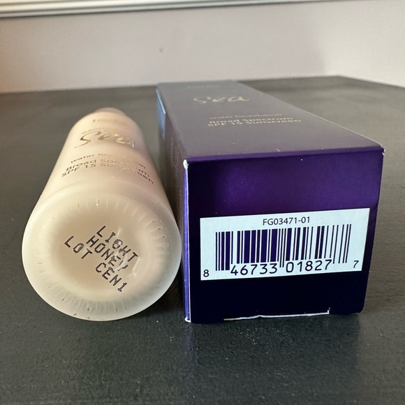 Tarte Water Foundation - shade light honey (1 fl oz) - Picture 4 of 4